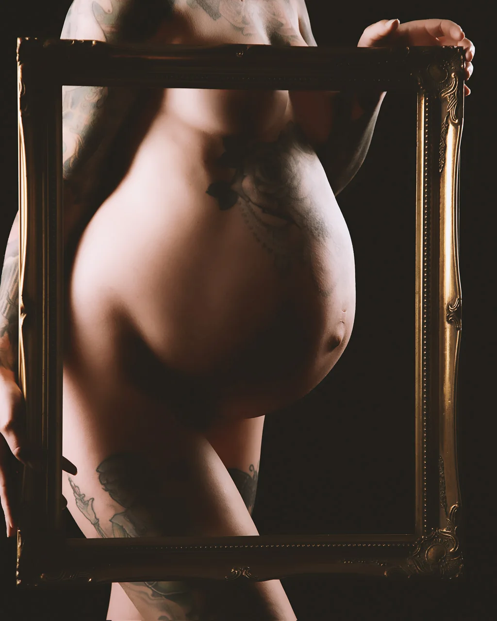 Maternity boudoir portrait in Warminster, Wiltshire by Elland-Vee