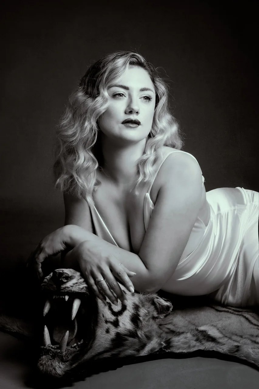 Vintage glamour boudoir portrait by Elland-Vee in Warminster, Wiltshire