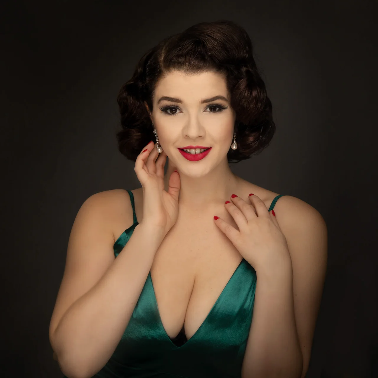 Vintage glamour boudoir portrait by Elland-Vee in Warminster, Wiltshire