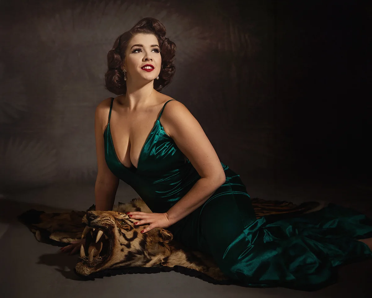 Vintage glamour boudoir portrait by Elland-Vee in Warminster, Wiltshire