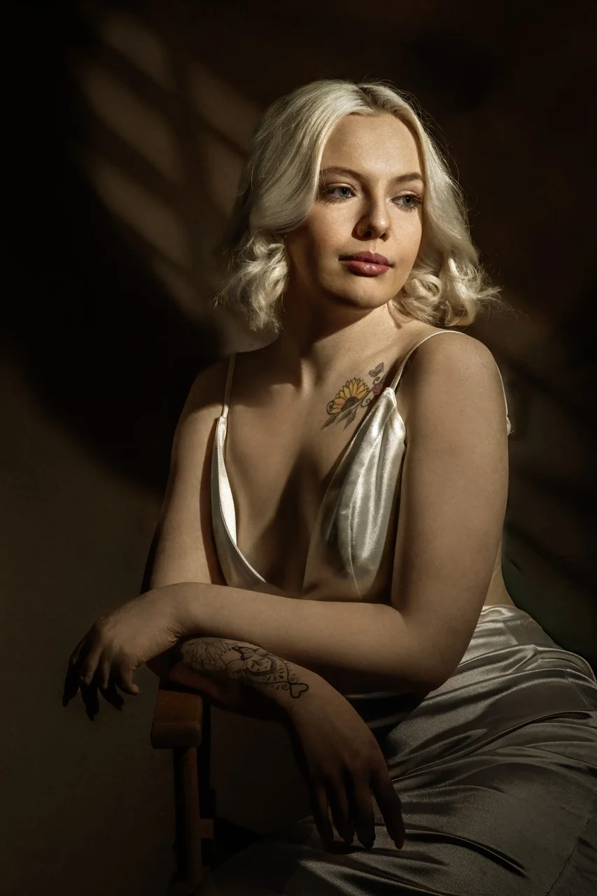 Vintage glamour boudoir portrait by Elland-Vee in Warminster, Wiltshire