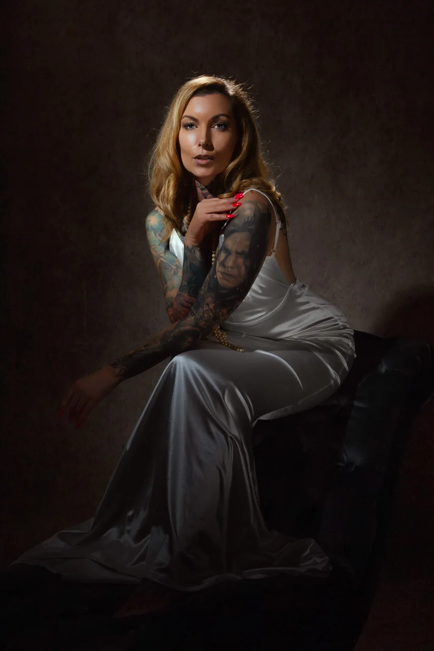 Vintage glamour boudoir portrait by Elland-Vee in Warminster, Wiltshire